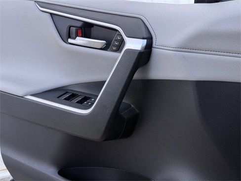 Used 2020 Toyota RAV4 Limited image 26