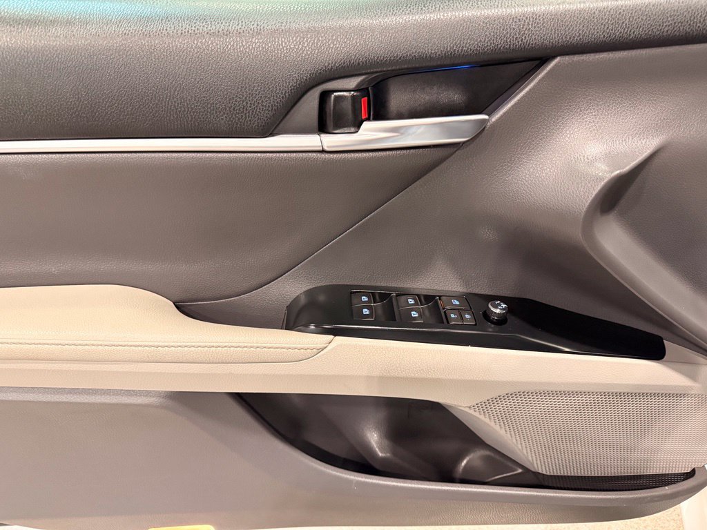 Used 2019 Toyota Camry XLE FWD image 13