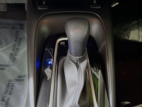 Used 2022 Toyota Corolla LE w/ Premium Interior Package image 24