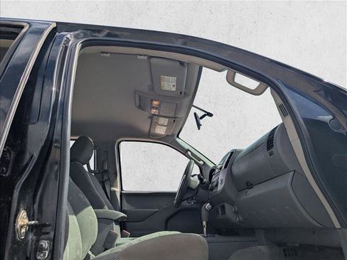 Used 2016 Nissan Frontier SV image 15