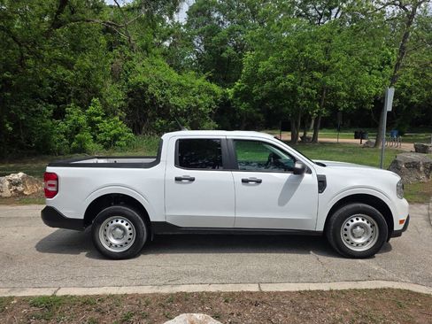 Used 2022 Ford Maverick XL image 3