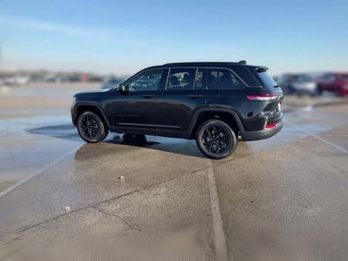 New 2026 Jeep Grand Cherokee Altitude image 7