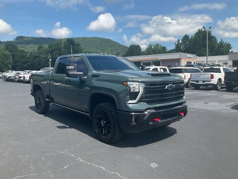 Used 2026 Chevrolet Silverado 2500 LTZ w/ LTZ Plus Package AWD/4WD image 3