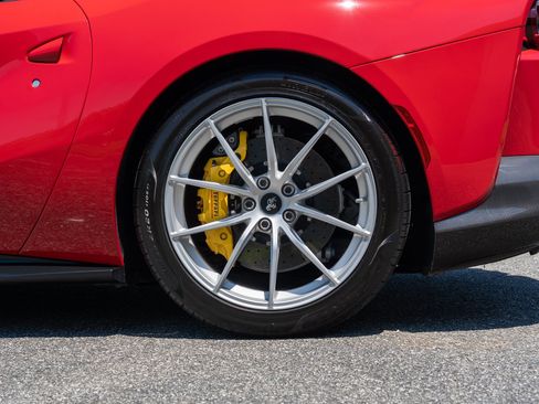 Used 2022 Ferrari 812 GTS RWD image 11