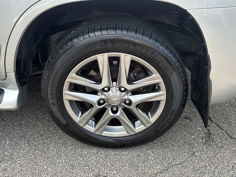 Used 2013 Lexus LX 570 4WD w/ Luxury Pkg image 29