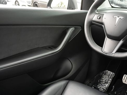 Used 2022 Tesla Model Y Performance AWD/4WD image 17