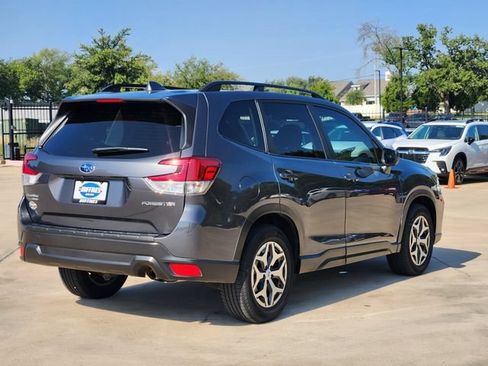 Used 2020 Subaru Forester Premium AWD/4WD image 7