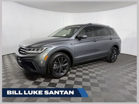 Used 2024 Volkswagen Tiguan SE FWD image 1
