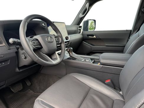Used 2024 Lexus GX 550 w/ Accessory Package (Z1) AWD/4WD image 35