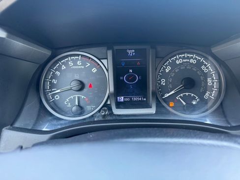 Used 2018 Toyota Tacoma TRD Sport AWD/4WD image 15