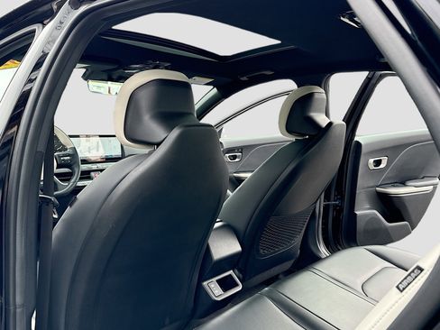 Used 2025 Kia K4 GT-Line w/ GT-Line Premium Package image 6