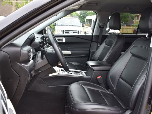 Used 2023 Ford Explorer XLT w/ Equipment Group 202A AWD/4WD image 6