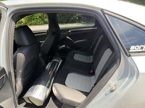 Used 2018 Volkswagen Passat 3.6 FWD image 25