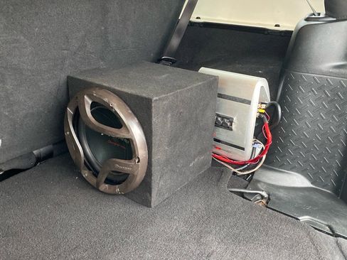 Used 2018 Jeep Wrangler Unlimited Rubicon w/ Connectivity Group image 21