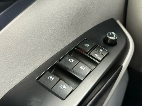 Used 2019 Toyota Highlander XLE image 39