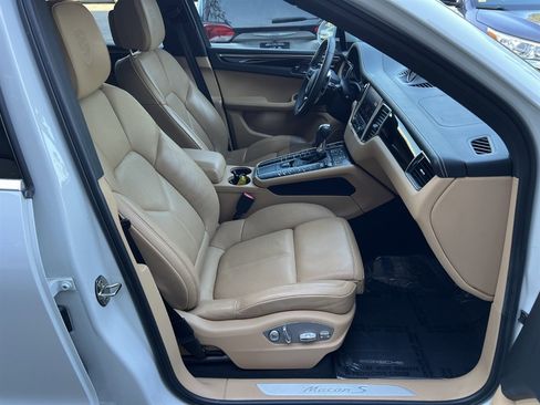 Used 2017 Porsche Macan S image 16