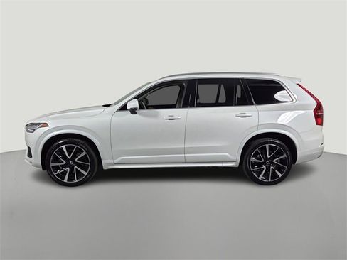 Used 2022 Volvo XC90 T6 Momentum w/ Advanced Package image 2