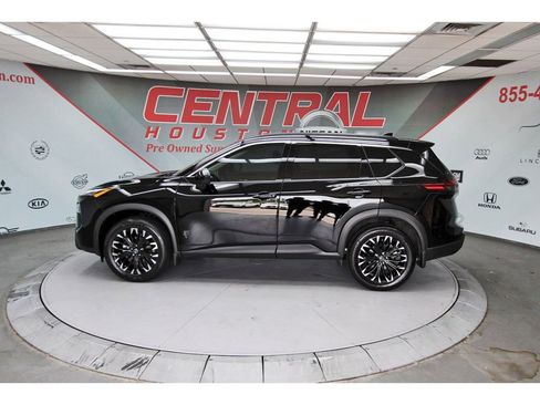 Used 2026 Nissan Rogue SV FWD image 3