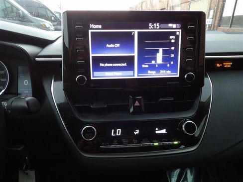 Used 2021 Toyota Corolla LE image 23