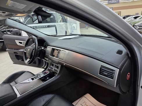 Used 2014 Jaguar XF RWD image 21