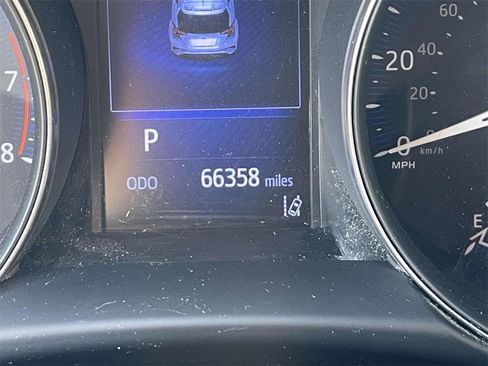 Used 2018 Toyota C-HR XLE image 26