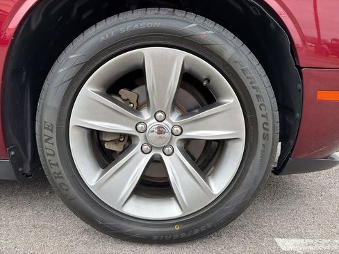 Used 2018 Dodge Challenger SXT image 11