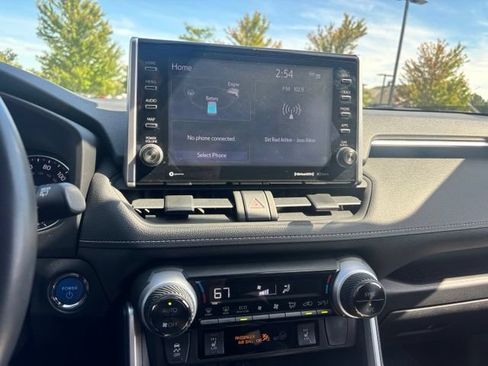 Used 2022 Toyota RAV4 XLE w/ Convenience Package AWD/4WD image 10