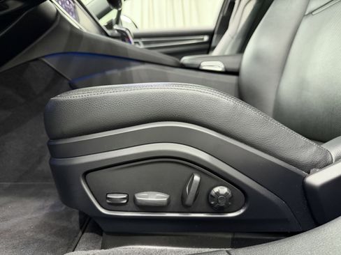 Certified 2022 Porsche Panamera 4 Platinum Edition image 32