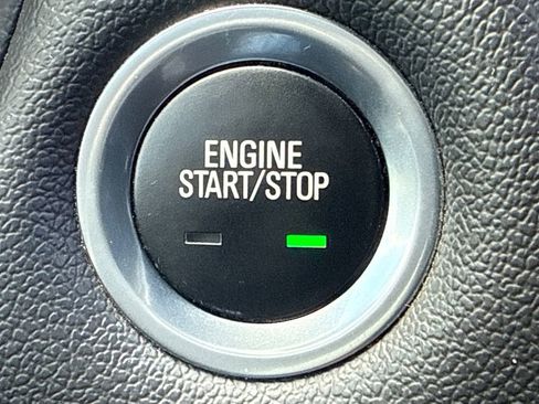 Used 2023 Chevrolet Traverse LT FWD image 30