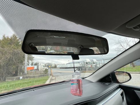 Used 2014 Toyota Corolla LE image 16