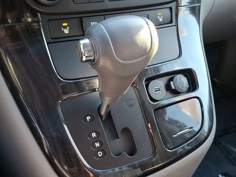 Used 2011 Kia Sedona EX w/ Luxury Pkg image 17