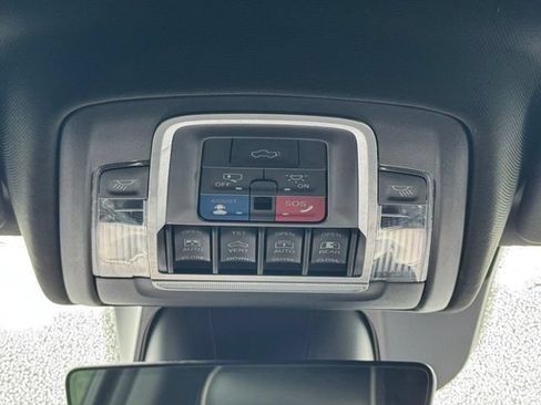 Used 2020 RAM 1500 Limited w/ Black Appearance Package AWD/4WD image 18