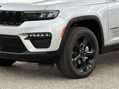 New 2025 Jeep Grand Cherokee Limited image 6