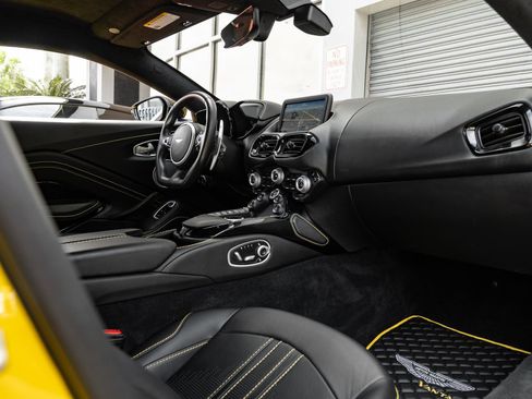 Used 2020 Aston Martin V8 Vantage Coupe image 2