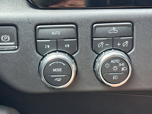 New 2025 GMC Sierra 1500 Elevation image 28