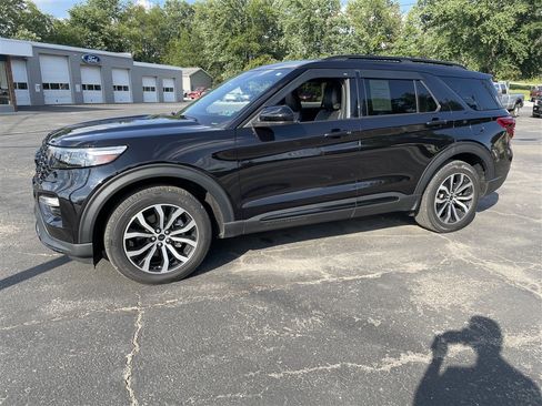 Used 2022 Ford Explorer ST AWD/4WD image 2