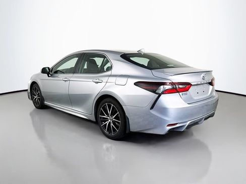 Used 2023 Toyota Camry SE w/ Cold Weather Package FWD image 4