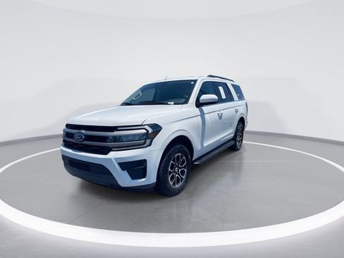 Used 2024 Ford Expedition XLT RWD image 4