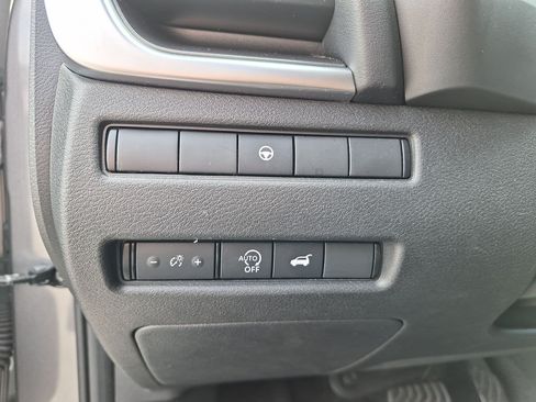 Used 2025 Nissan Rogue SV w/ SV Premium Package FWD image 16
