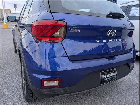 Used 2023 Hyundai Venue SEL image 19