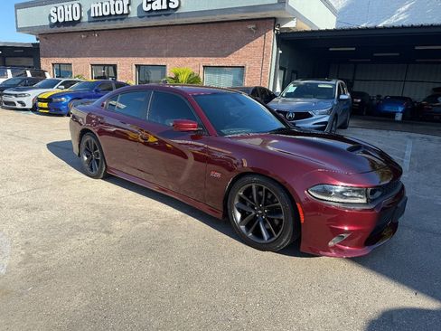 Used 2019 Dodge Charger Scat Pack w/ Navigation & Travel Group image 3