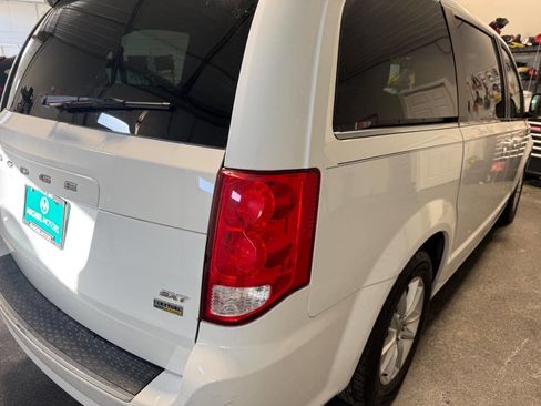 Used 2018 Dodge Grand Caravan SXT image 5
