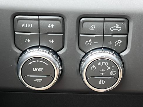 New 2026 GMC Sierra 2500 Denali w/ Denali Reserve Package AWD/4WD image 23