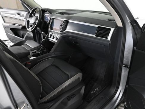 Certified 2022 Volkswagen Atlas SEL Premium image 13