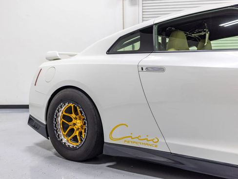 Used 2017 Nissan GT-R Premium w/ Premium Interior Package AWD/4WD image 29