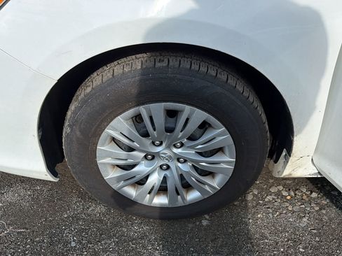 Used 2014 Toyota Camry LE FWD image 19