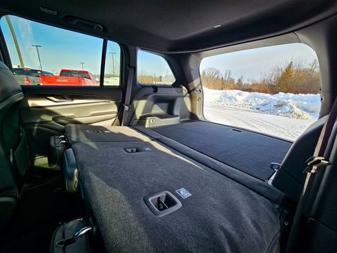 New 2025 Jeep Grand Cherokee Altitude image 34