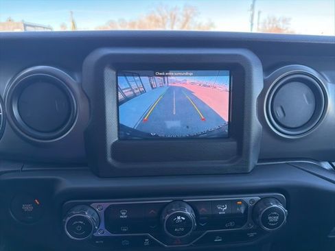 Used 2023 Jeep Wrangler Unlimited image 23