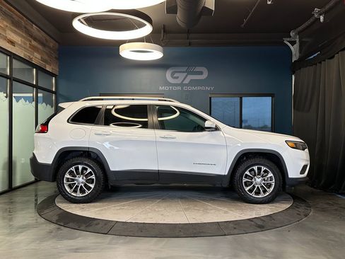 Used 2019 Jeep Cherokee Latitude Plus w/ Cold Weather Group image 2
