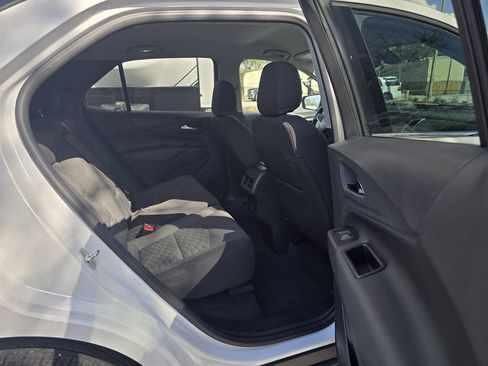 Used 2018 Chevrolet Equinox LT image 32